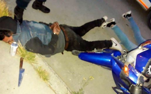 Robaron una moto y agredieron a un policía en el barrio José Fuchs