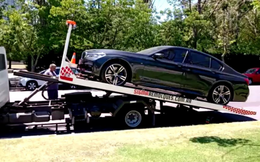 Exclusivo: así se inició la entrega de los autos de lujo de Diego Maradona
