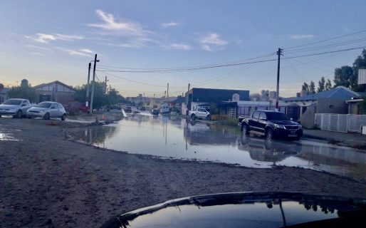 Preocupación de vecinos en barrio Castelli por las roturas del acueducto
