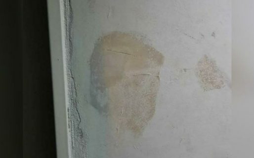 Asegura que ve la cara de Diego Maradona en una mancha de humedad en la pared de su casa