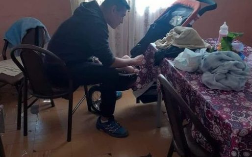 Los hermanitos rescatados por los policías quedaron al cuidado del padre