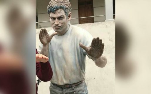 Se parece a Macri, tiene un aire a Kicillof pero es una estatua de Rodrigo