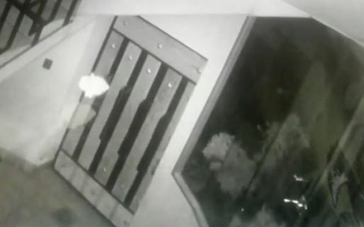 Captaron la silueta de un ángel sobrevolando una imagen de Jesús