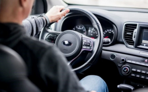 Cambió de género para pagar menos el seguro del auto y su caso desató la polémica