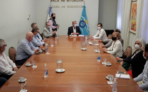 Arcioni se reunió con representantes de clínicas y sanatorios de la provincia