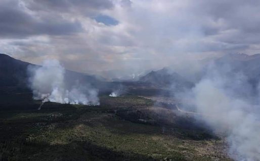Continúa activo el incendio en la comarca