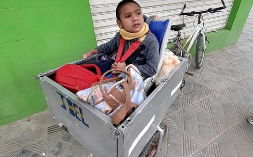 Gracias a la solidaridad Joel tiene su silla de ruedas