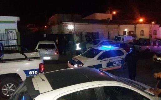 La policía intervino en una fiesta con 25 invitados en km. 8