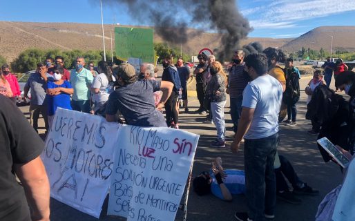 Vecinos de Río Mayo cortan la ruta 40 por falta de energía