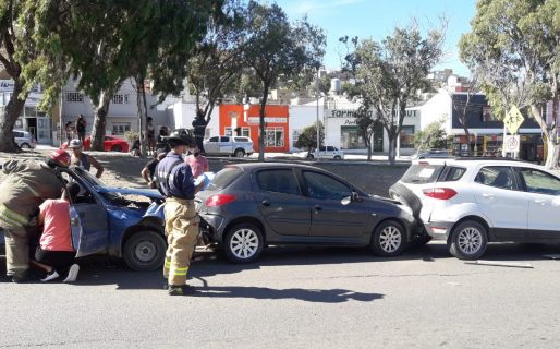 Choque múltiple en Av.  Rivadavia al 2200