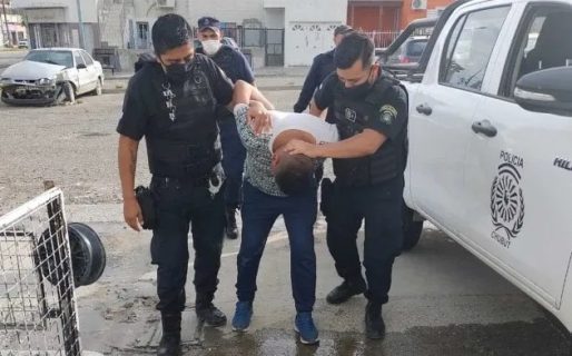 Se encerró para pedir auxilio y detuvieron a su expareja