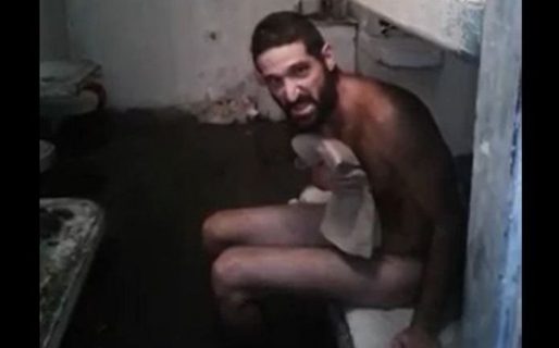 Volverá a prisión el hombre que se creía un gato y que asesinó y enterró a su madre y a su tía
