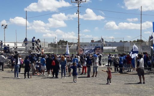 Hinchas de Newbery brindaron su apoyo al equipo antes del clásico