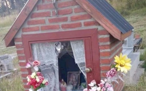 Robaron una urna con detalles de oro y plata con las cenizas de su padre