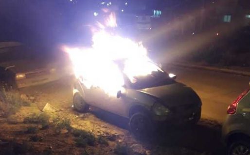 Un adolescente prendió fuego un auto en el patio de  la Seccional Séptima