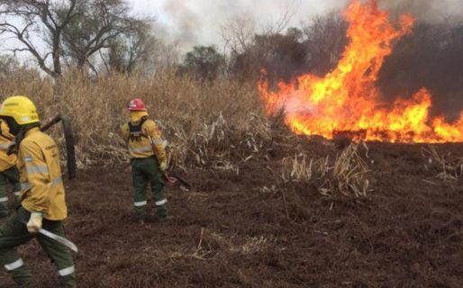 El fuego de El Bolsón ingresó a Chubut y buscan «impedir que se haga más grande»