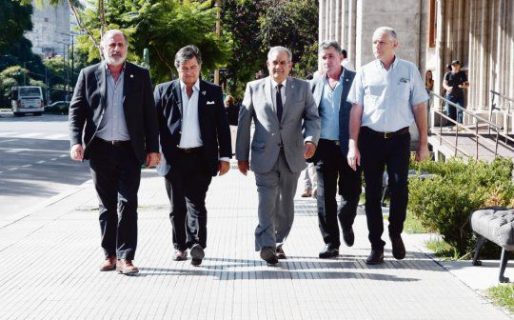 La Mesa de Enlace anunció un paro de 72 horas por el cierre temporal de las exportaciones de maíz