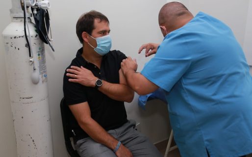 Luque recibió la segunda dosis de la vacuna SputnikV
