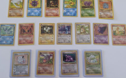 Un joven paga sus estudios universitarios vendiendo su colección de cartas ‘Pokémon’