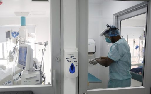 El Gobierno suspendió el aumento de las prepagas y las empresas advierten sobre la situación crítica del sector