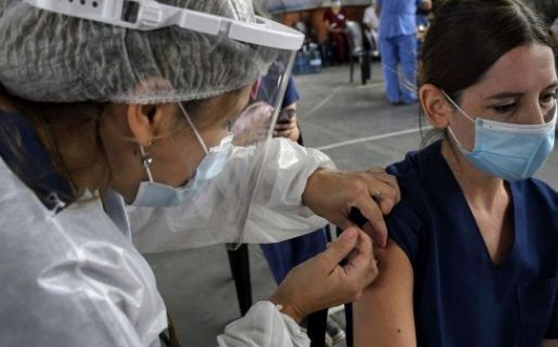 ¿Pueden provincias, prepagas y obras sociales comprar vacunas contra el Covid-19?