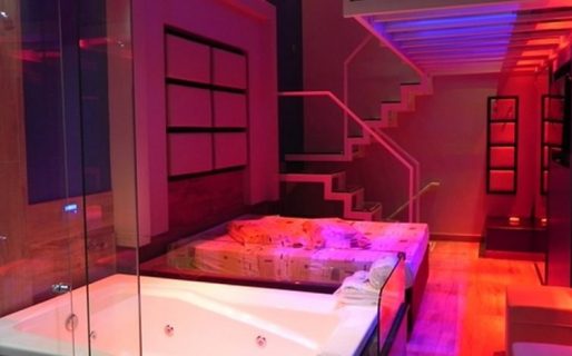 Un joven quiso pagar el turno en un «telo» con la tarjeta Alimentar