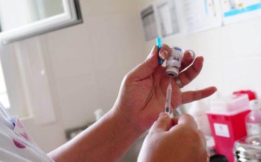 Se cansó de esperar para que vacunaran a su mamá y creó un sitio para buscar turnos