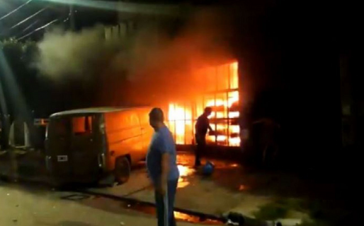 “Esto te pasa por violador”: incendiaron la casa del acusado de abusar de una joven de 21