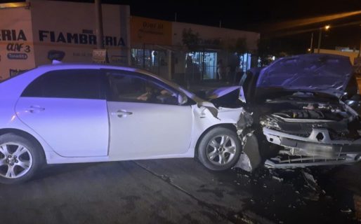 Chocó un auto que era prestado y se dio a la fuga