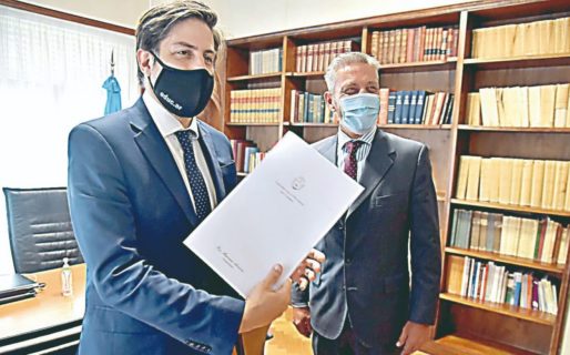 El Gobierno prepara una propuesta a docentes y no descarta ayuda de Nación