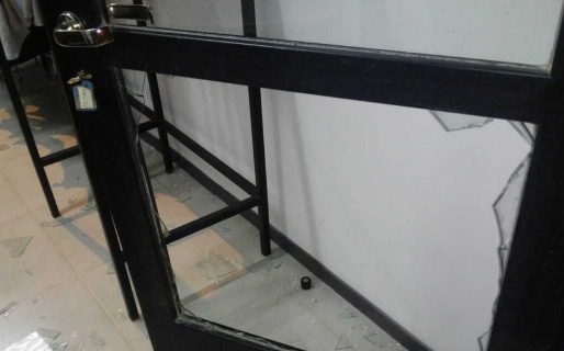 Lo sorprendieron adentro de una tienda cuando guardaba ropa