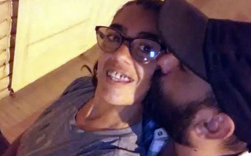 La apuñalaron 27 veces y se salvó porque se hizo pasar por muerta