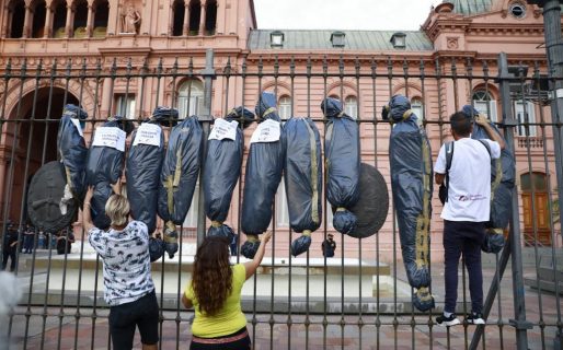 Las “bolsas con cadáveres” explicaron «Representan a los argentinos que murieron»