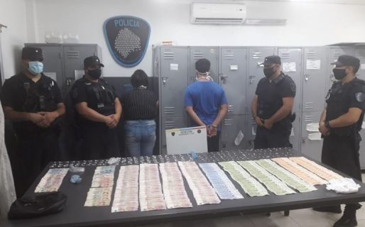 Detuvieron a una pareja que vendía droga en un carrito de bebé y guardaba la recaudación en un pañal