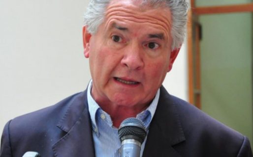 Corchuelo Blasco: «me di la vacuna porque soy asesor pero desconozco lo del vacunatorio VIP»