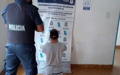 Un ladrón sin brazos ni piernas le quiso arrebatar la cartera a una señora en La Plata y terminó detenido