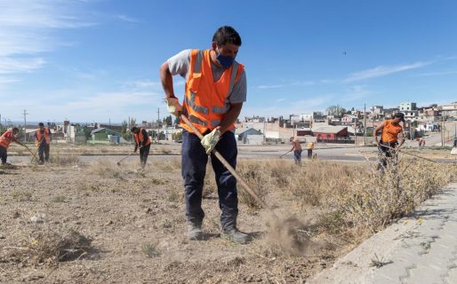La Municipalidad y organizaciones sociales limpian espacios públicos
