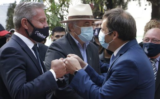 Arcioni anunció nuevas viviendas y el llamado a licitación para obras en el Hospital Alvear