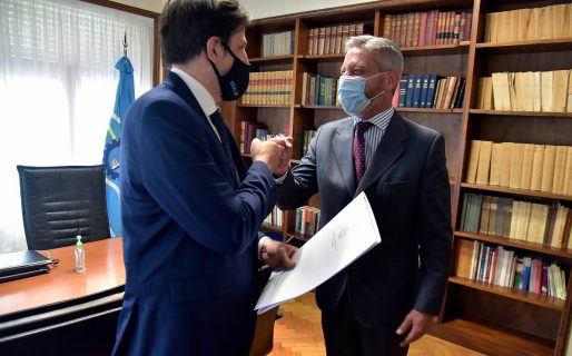 Arcioni respaldó a Trotta tras su agitada visita a la provincia, con escrache de por medio