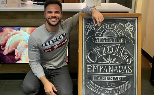 Es argentino, dejó la odontología y hoy triunfa vendiendo empanadas en Nueva York