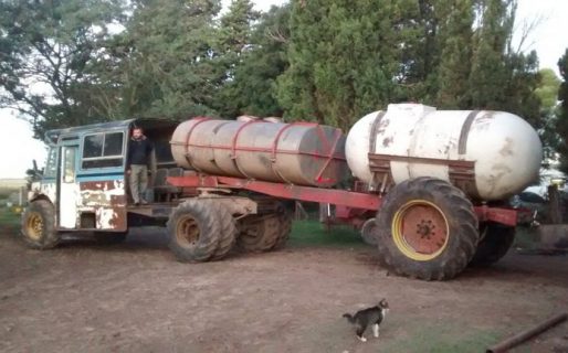 Bonditrac: La increíble historia del tambero que unió un tractor y un colectivo y es un hit en las redes