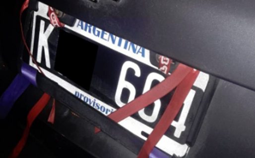 Confirman que es delito alterar la apariencia de la patente de un vehículo