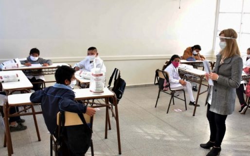 Los alumnos en grupo de riesgo podrán volver a las clases presenciales con autorización médica