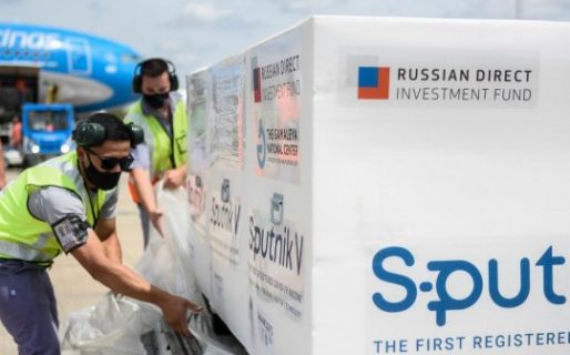 Llegó al país el vuelo de Aerolíneas con 400.000 dosis de la vacuna Sputnik V