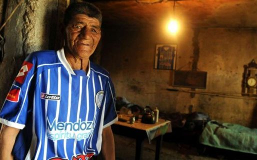 La historia del «Loco» Julio: Ganó la lotería y decidió donar el dinero a su club para que construyera una tribuna
