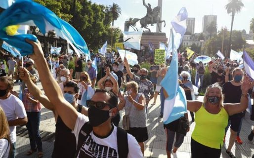 Marchas en distintos puntos del país en repudio a los vacunatorios VIP