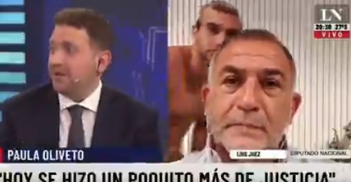 VIDEO: Un hombre desnudo pasó detrás de un diputado nacional cuando daba una entrevista