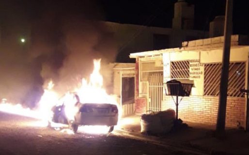 Se incendió un vehículo en el barrio Máximo Abásolo