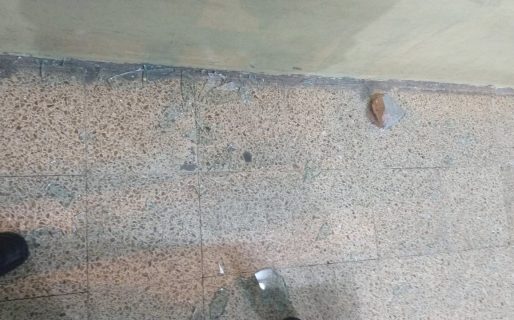 Llegó a una comisaría insultando a los policías y terminó detenido