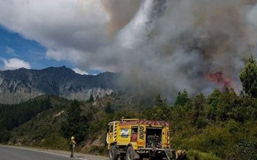 El Bolsón necesita aviones hidrantes de manera urgente para combatir las llamas